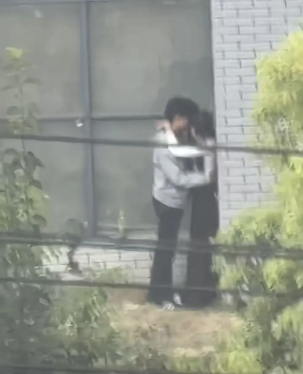 《蚌埠职教园情侣野外》事件全过程完整呈现-现场画面流出引热议-蚌埠职教园情侣野外资源下载