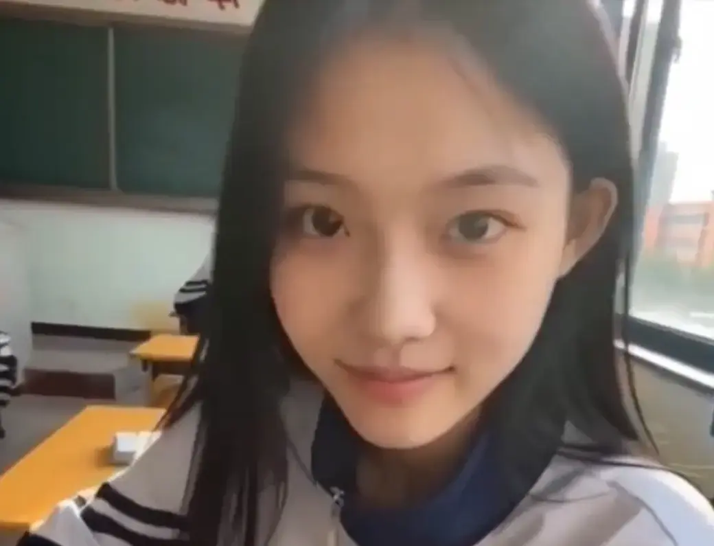 黄果AI短剧《我的十八岁女友》全集在线观看_4K蓝光无删减免费播放_高甜治愈结局太甜_星空影院热播推荐